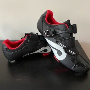 Size 41 NEVER WORN!!!